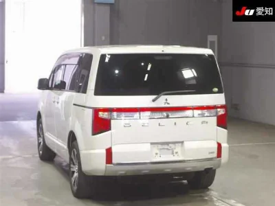 MITSUBISHI DELICA D5