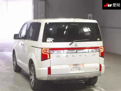 MITSUBISHI DELICA D5