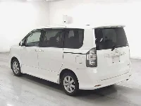 Цена авто Toyota Voxy с аукционов Японии, номер кузова ZRR70W, пробег 120 000, оценка 2