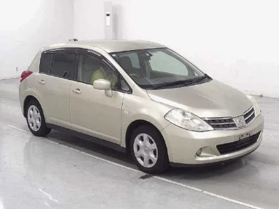 NISSAN TIIDA