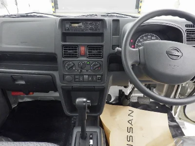 NISSAN CLIPPER TRUCK