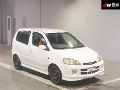 DAIHATSU YRV
