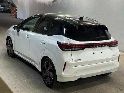 NISSAN AURA