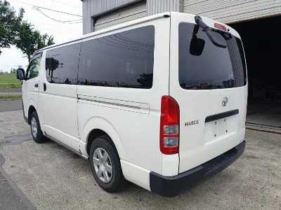 TOYOTA HIACE VAN