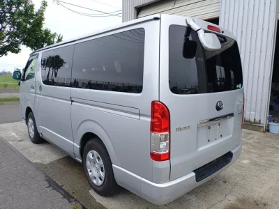 TOYOTA HIACE VAN