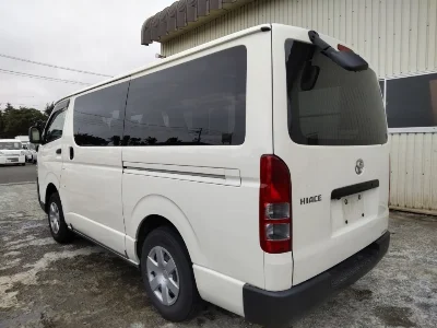 TOYOTA HIACE VAN