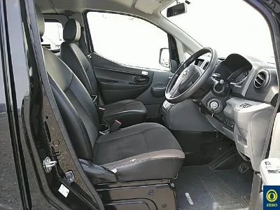 NISSAN NV200
