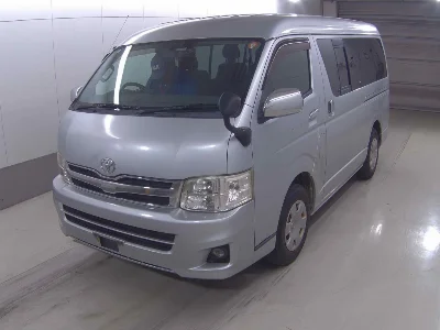 TOYOTA HIACE