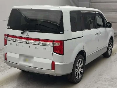 MITSUBISHI DELICA D5