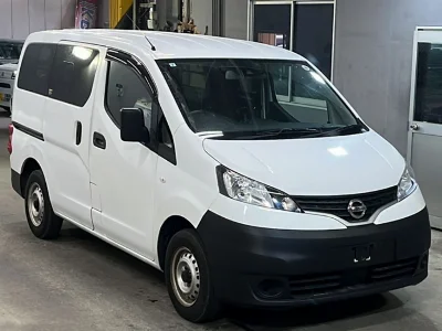 NISSAN NV200