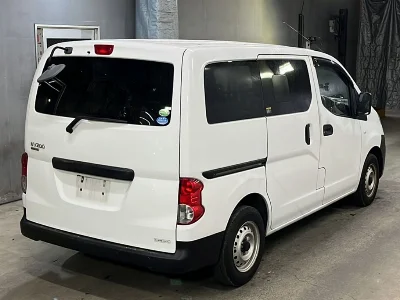 NISSAN NV200