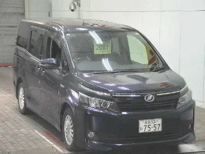 TOYOTA VOXY