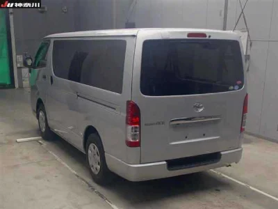 TOYOTA REGIUS VAN