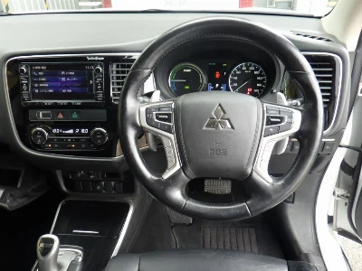 MITSUBISHI OUTLANDER PHEV