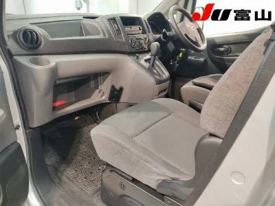 NISSAN NV200