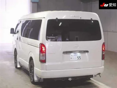 TOYOTA HIACE