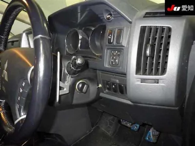MITSUBISHI DELICA D5