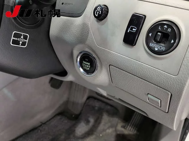 Toyota Crown  с аукциона в Японии