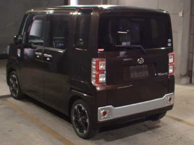 DAIHATSU WAKE