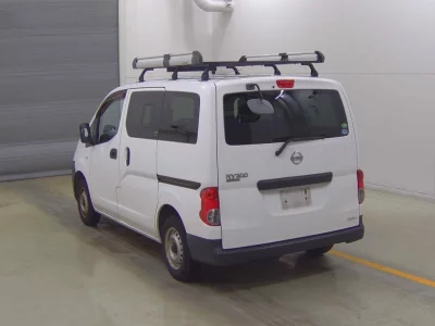 NISSAN NV200