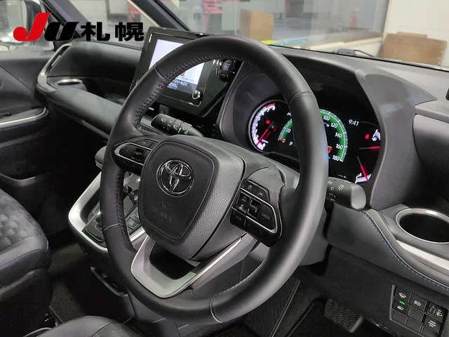 Toyota Voxy  с аукциона в Японии