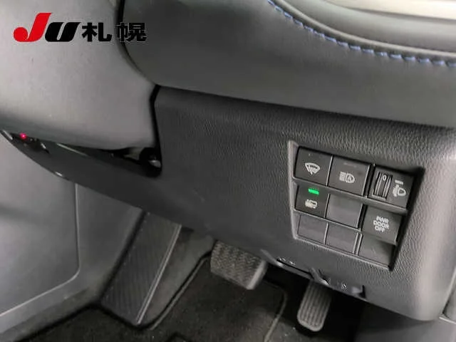 Toyota Voxy  с аукциона в Японии