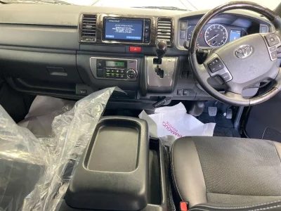 TOYOTA HIACE VAN