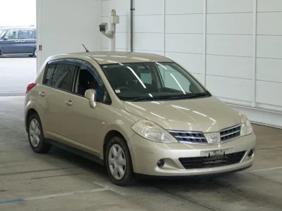 NISSAN TIIDA