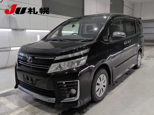 Toyota Voxy  с аукциона в Японии
