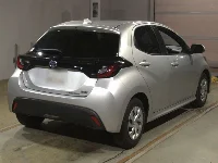 Цена авто Toyota Yaris с аукционов Японии, номер кузова MXPH10, пробег 100 000, оценка 2