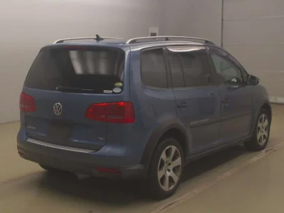 VOLKSWAGEN GOLF TOURAN