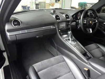 PORSCHE 718 BOXSTER
