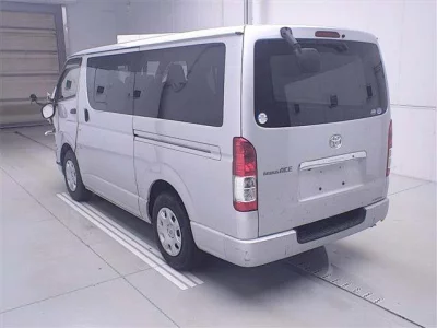 TOYOTA REGIUS ACE VAN
