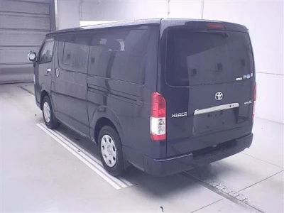 TOYOTA HIACE VAN