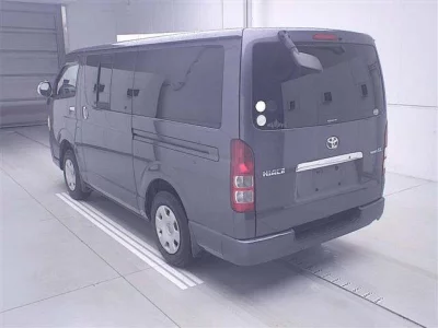 TOYOTA HIACE VAN