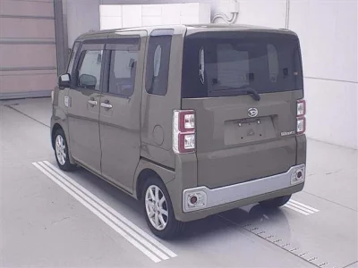 DAIHATSU WAKE