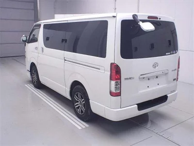 TOYOTA HIACE VAN