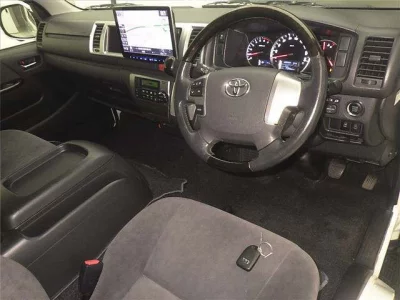 TOYOTA HIACE