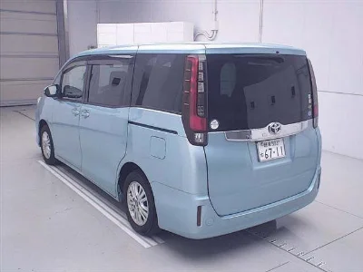 TOYOTA NOAH
