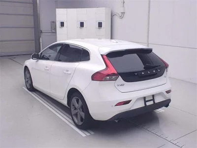 VOLVO V40