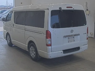 TOYOTA HIACE