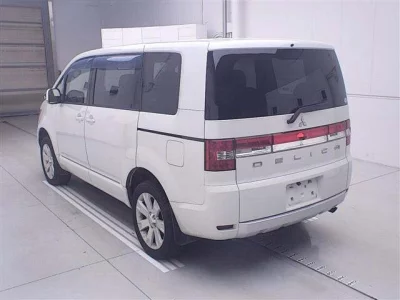MITSUBISHI DELICA D5