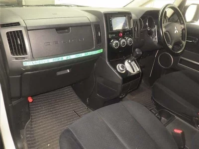 MITSUBISHI DELICA D5