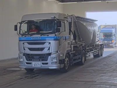 ISUZU GIGA