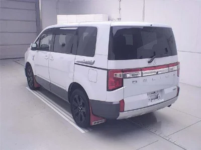 MITSUBISHI DELICA D5