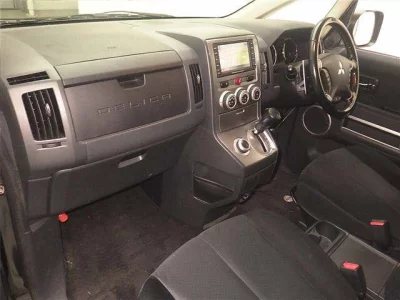MITSUBISHI DELICA D5