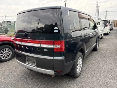 MITSUBISHI DELICA D5