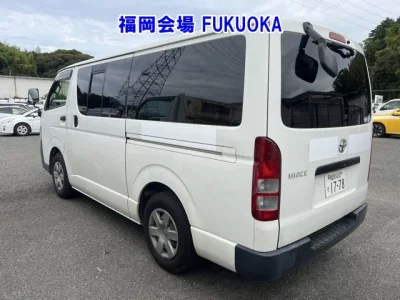 TOYOTA HIACE VAN