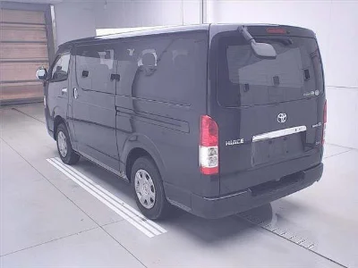 TOYOTA HIACE VAN