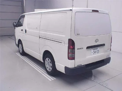 TOYOTA HIACE VAN